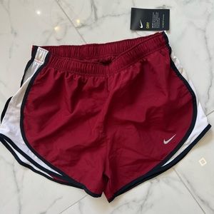 NIKE women’s dry tempo short